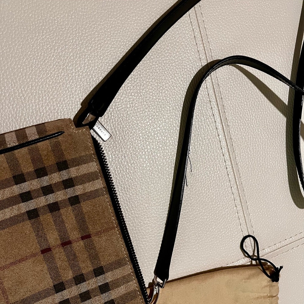 Burberry Brown Vintage Nova Check Messenger Crossbody with Black Strap - Picture 3 of 13